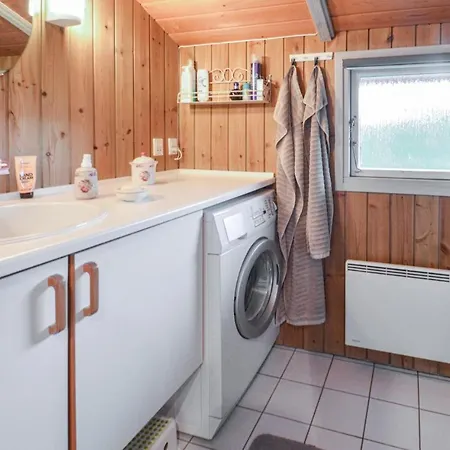 Beautiful In Vaeggerlose W/ 2 Bedrooms Bøtø By
